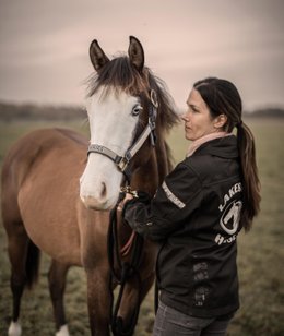 Ellen Gustafsson_Lakeside Horses